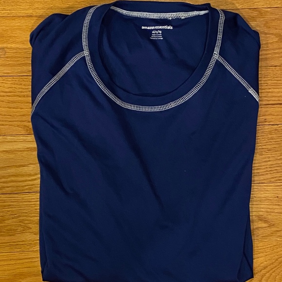 Amazon Essentials Men's Short-Sleeve Quick-Dry UPF 50 Swim Tee (XL) - Picture 3 of 6